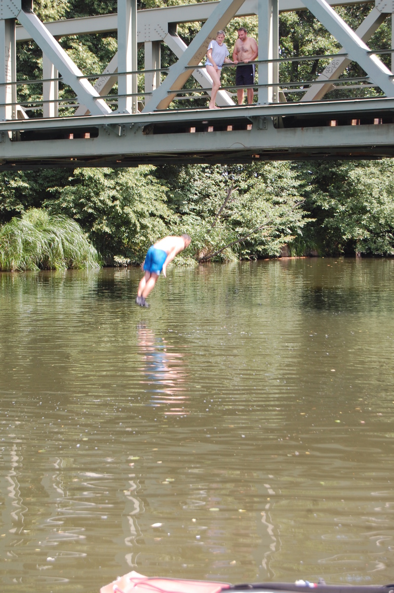 img00100.jpg